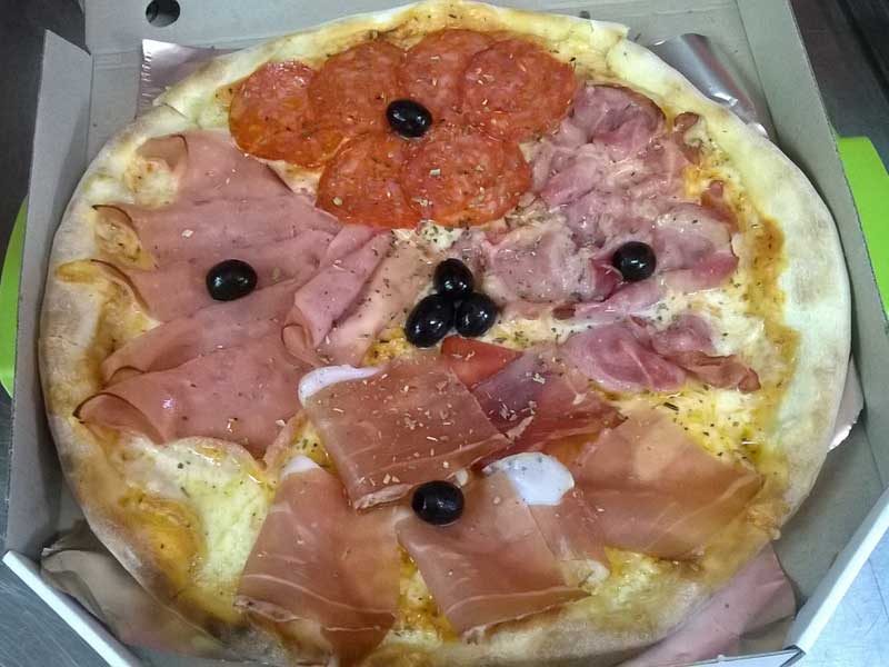 Quatro Carni Naj Pizza i sendvič bar dostava